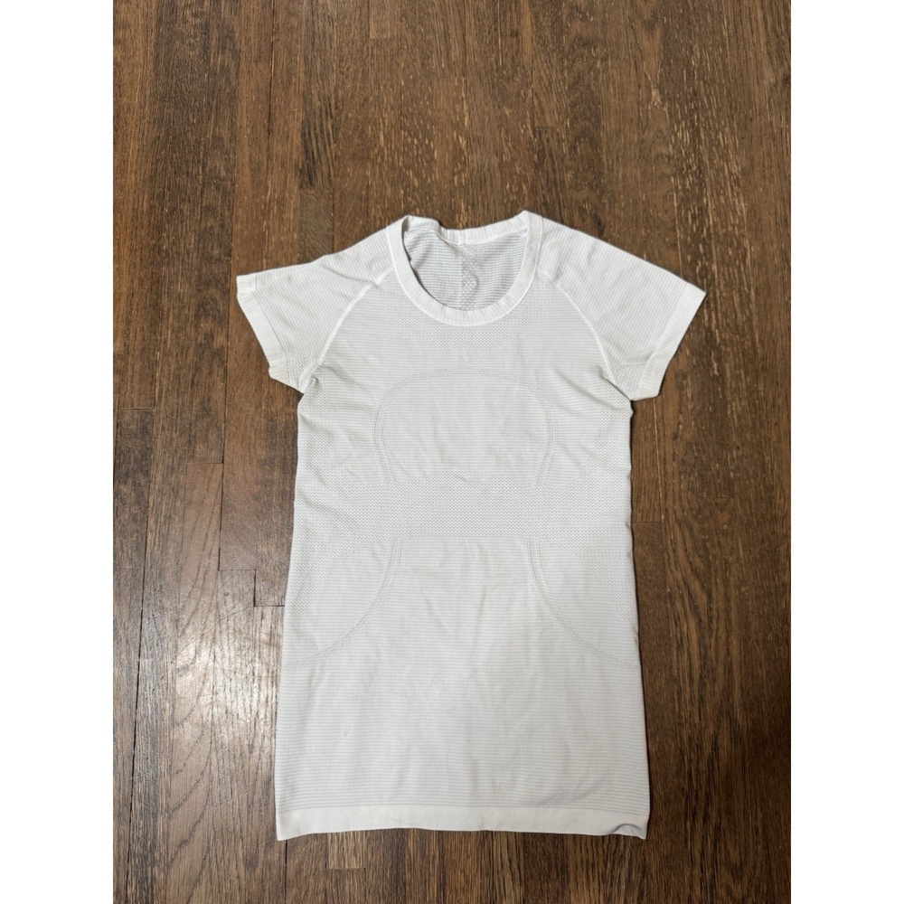 Lululemon Swiftly Tech Short Sleeve Crew London Edition White Graphic Tee Sz 4